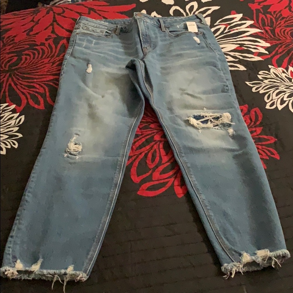 Old Navy new women’s Ripped/distress Jeans Sz 14